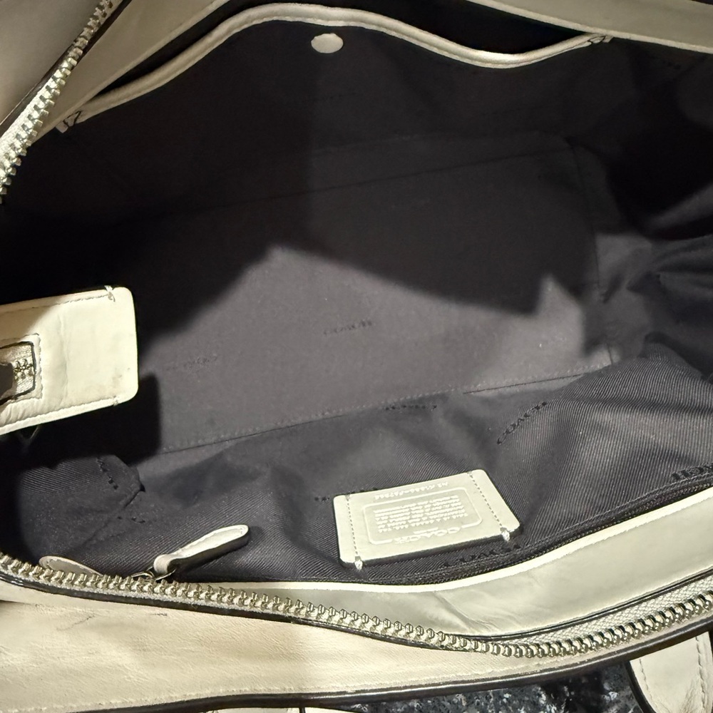 COACH 2018 Swagger 27 Carryall
Color- Chalk EUC - Picture 8 of 14